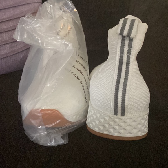 J slides with box brand new - Picture 3 of 4